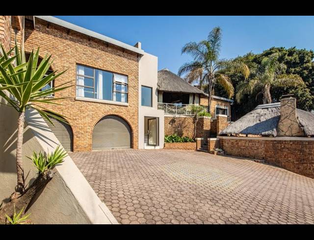 5 BEDROOM HOUSE FOR SALE IN KLOOFENDAL